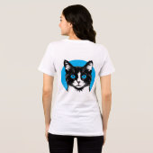 青い目がチャーミングな黒白猫 トライブレンドＴシャツ (裏面全面)