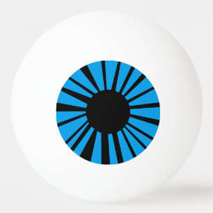 青い目と黒い瞳を白い眼球に 卓球ボール