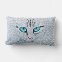 青い目のふわふわ猫