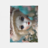 青い目のヴィンテージ人形 フリースブランケット (正面)