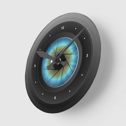 青い目の中型の円形の柱時計が付いているカメラレンズ ラウンド壁時計 (傾斜)