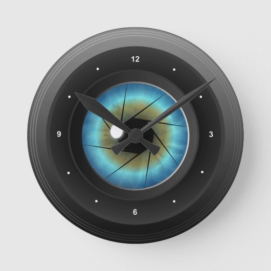 青い目の中型の円形の柱時計が付いているカメラレンズ ラウンド壁時計 (正面)