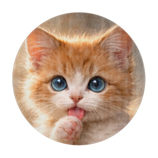 青い目の子猫の前足ペロペロ カッティングボード (正面)