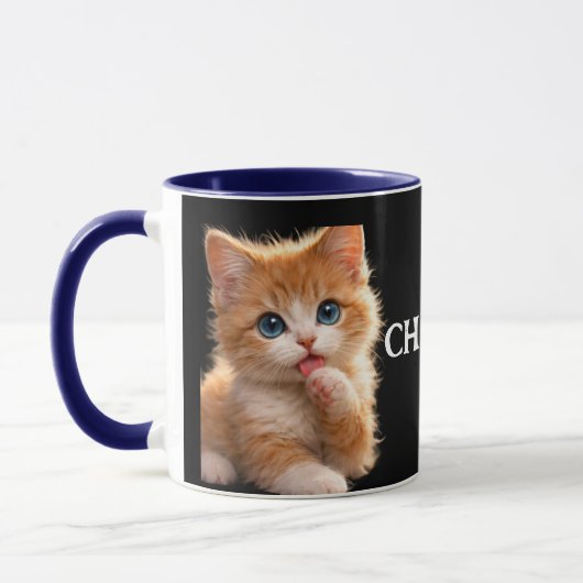 青い目の子猫の前足ペロペロ マグカップ (左)