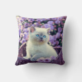 青い目の子猫の薄紫花入り篭 クッション (裏面)