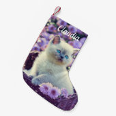 青い目の子猫ベビー猫かご紫色の花 スモールクリスマスストッキング (正面 (吊り時))