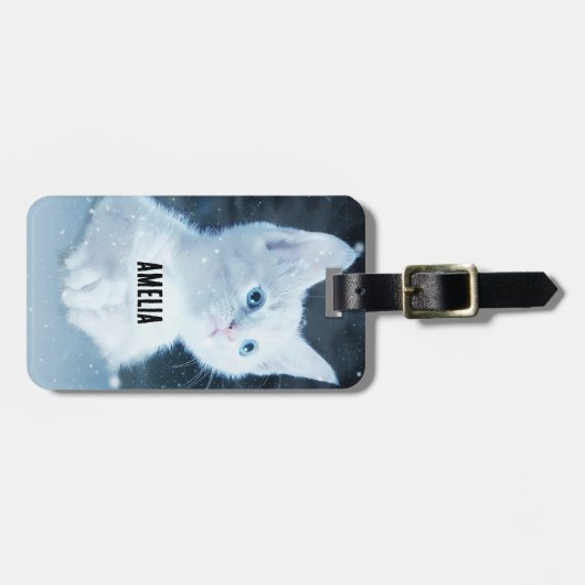 青い目をした可愛いかわいらし白い子猫 ラゲッジタグ (正面横)