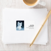 青い目をした可愛いかわいらし白い子猫 ラベル (インサイチュ)