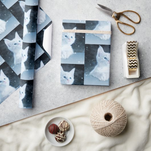 青い目をした可愛かわいらしい白いパターン（の模様が）ある子猫 ラッピングペーパー (クラフト)