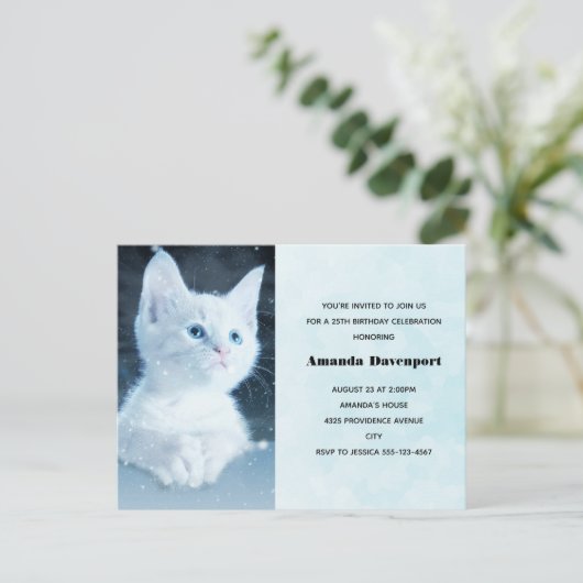 青い目をした白い子猫の誕生日招待状 ポストカード (スタンド正面)