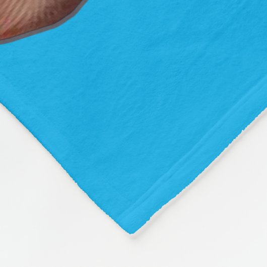 青い目を座って無邪気に見える子犬 フリースブランケット (角)