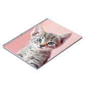 青い目を持つかわいい子ネコ ノートブック (左側)
