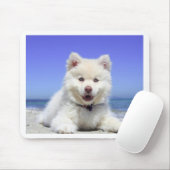 青い目を持つ白くハスキーな子犬 マウスパッド (マウス)
