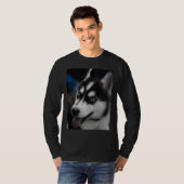 青い目を持つ美しいシベリアのハスキー Tシャツ (正面フル)