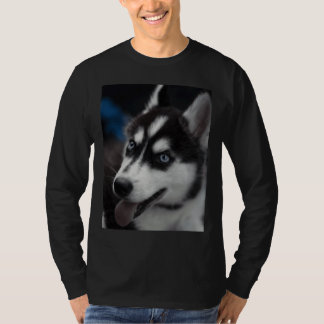 青い目を持つ美しいシベリアのハスキー Tシャツ