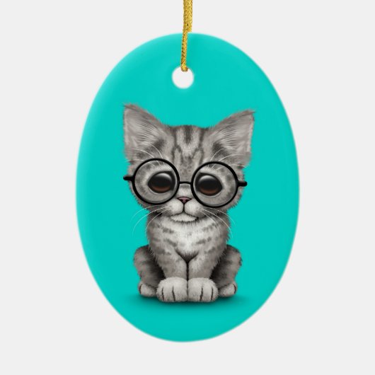 青い目ガラスを持つかわいい灰色の虎猫の子ネコ セラミックオーナメント (正面)