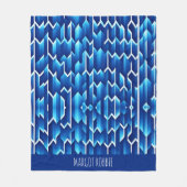 青い矢印と線の幾何学的パターン フリースブランケット (正面)
