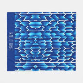 青い矢印と線の幾何学的パターン フリースブランケット (正面(横))