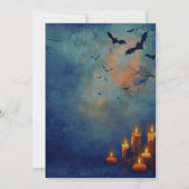 青い空の下でコウモリとキャンドルとカボチャのハロウィンパーティー 招待状 (裏面)