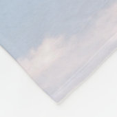 青い空の下の赤と黄色のジェットコースター フリースブランケット (角)