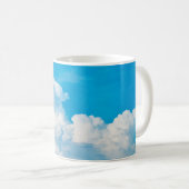 青い空の背景雲(白) コーヒーマグカップ (正面右)