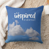 青い空感動的に引用文のふわふわした雲 クッション (ブランケット)