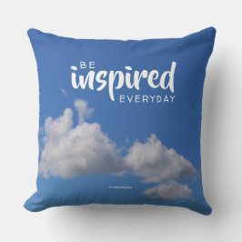 青い空感動的に引用文のふわふわした雲 クッション
