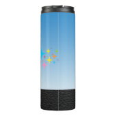 青い空飛んでいるを持つマンガのカモメ タンブラー (裏面)