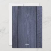 青い納屋の木材に白い雪の結晶が降り注ぐ シーズンカード (裏面)