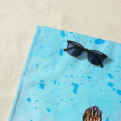 青い紙吹雪空と好奇心キリン ビーチタオル (インサイチュ)