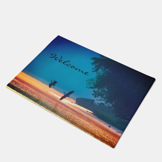 青い素晴らしアオサギが飛行する – 青い歓迎 ドアマット (アングル)