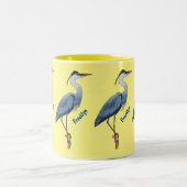 青い素晴らしヘロン漫画イラストレーション ツートーンマグカップ (中央)