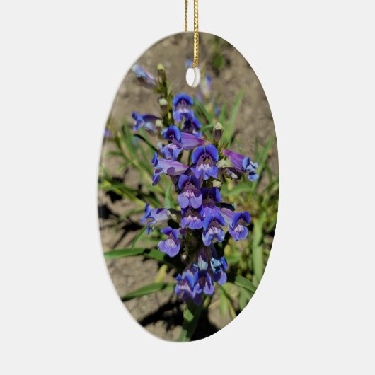青い紫かわいらし紫色の花の縦写真 セラミックオーナメント (右)