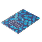 青い絞り染めのパイナップルは|あなたの名前を加えます ノートブック (左側)