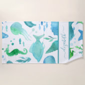 青い緑の海の海イルカ白いモノグラム ビーチタオル (正面)