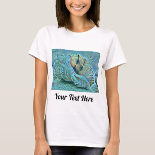 青い緑の貝殻がビーチ絵画の Tシャツ