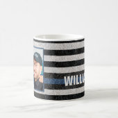 青い線の警察旗写真モノグラム コーヒーマグカップ (中央)