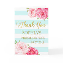 青い縞のピンクの花のブライダルシャワーは感謝していしています