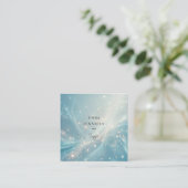 青い繊細な優しいグリッター背景 スクエア名刺 (スタンド正面)