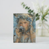 青い翼とカメラを持つ愛らしい妖精 ポストカード (スタンド正面)