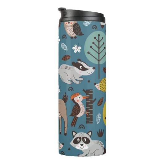 青い背中に森林動物とシームレスな模様 タンブラー (回転右)