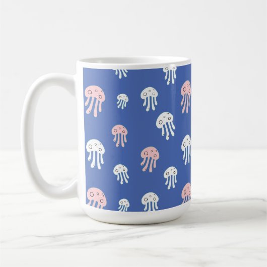 青い背景にクラゲ コーヒーマグカップ (左)