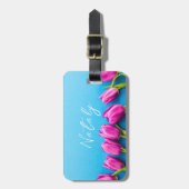 青い背景にピンクのチューリップ ラゲッジタグ (正面縦)