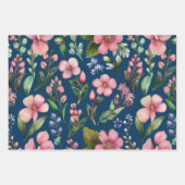 青い背景にピンクの野の花 ラッピングペーパーシート (正面2)