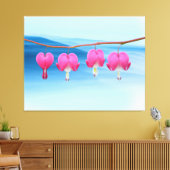 青い背景にピンク色の出血ハートの花 キャンバスプリント (インサイチュ (リビング))