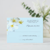 青い背景にプルメリアの結婚式招待状返信カード 出欠カード (スタンド正面)