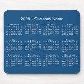 青い背景に会社名が入ったシンプルな2026年カレンダー マウスパッド (正面)