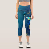 青い背景に浮かぶ金色の蝶 カプリレギンス (正面)