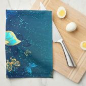 青い背景に浮かぶ金色の蝶 キッチンタオル (四つ折り)