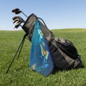 青い背景に浮かぶ金色の蝶 ゴルフタオル (グリーン)